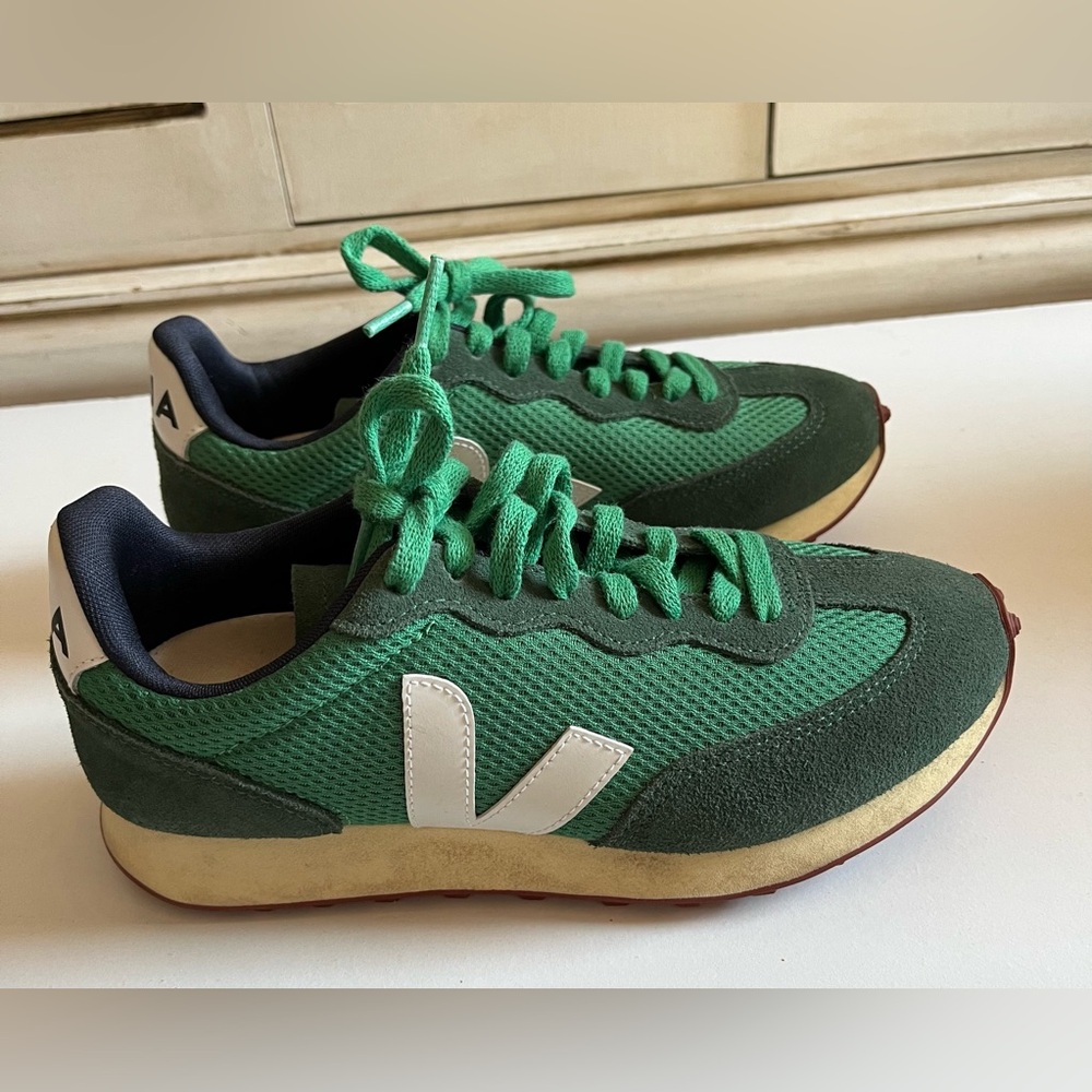 Women’s Veja Rio Branco sneakers Emeraude Green & round toe logo white size 6